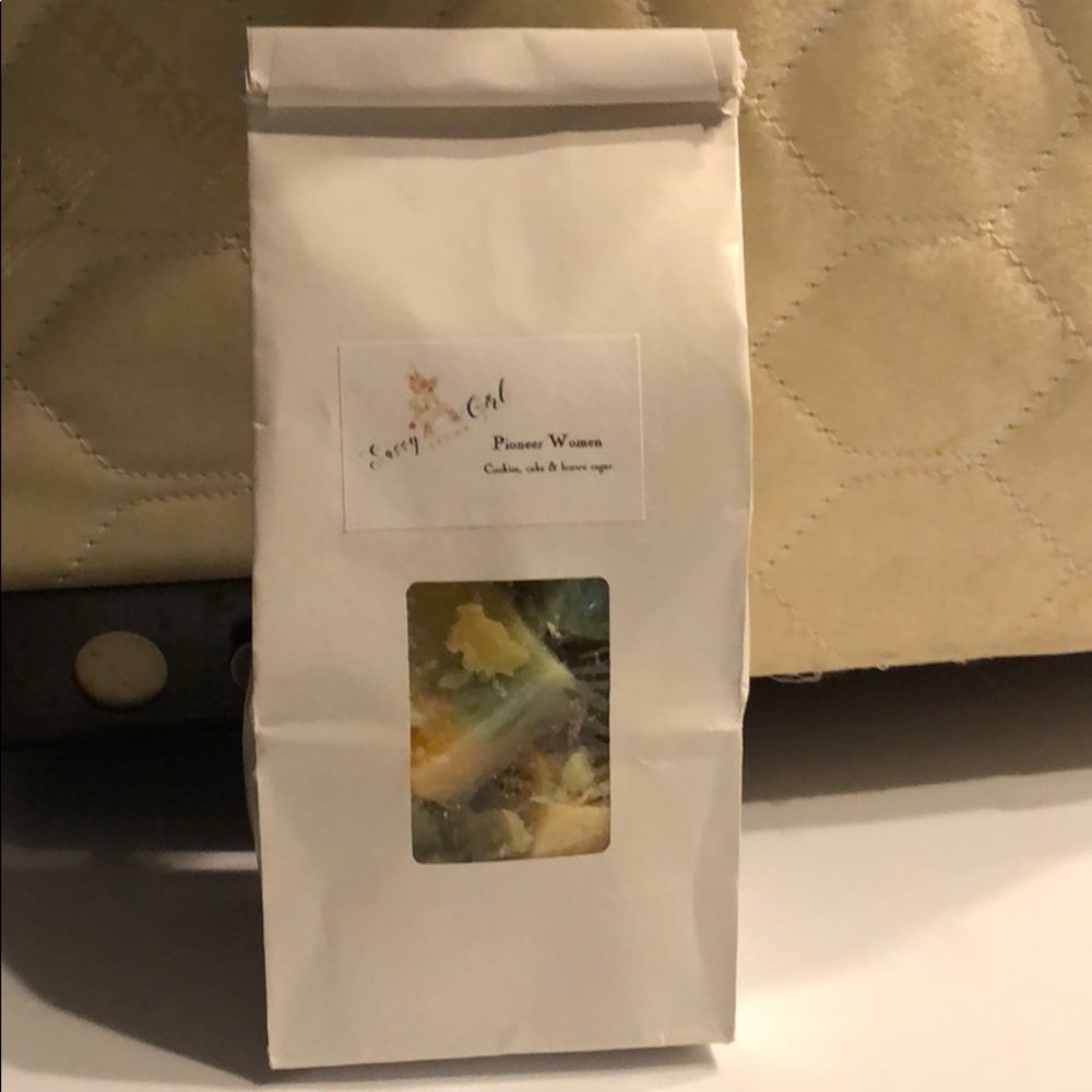Full chunk bag of Sassy Girl Aromas Pioneer women
